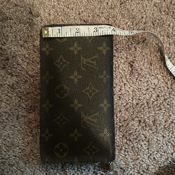 Louis Vuitton Zipper Wallet - Picture 11 of 11